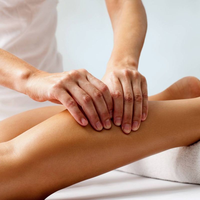 Massage des membres inférieurs, pour soulager les jambes lourdes 